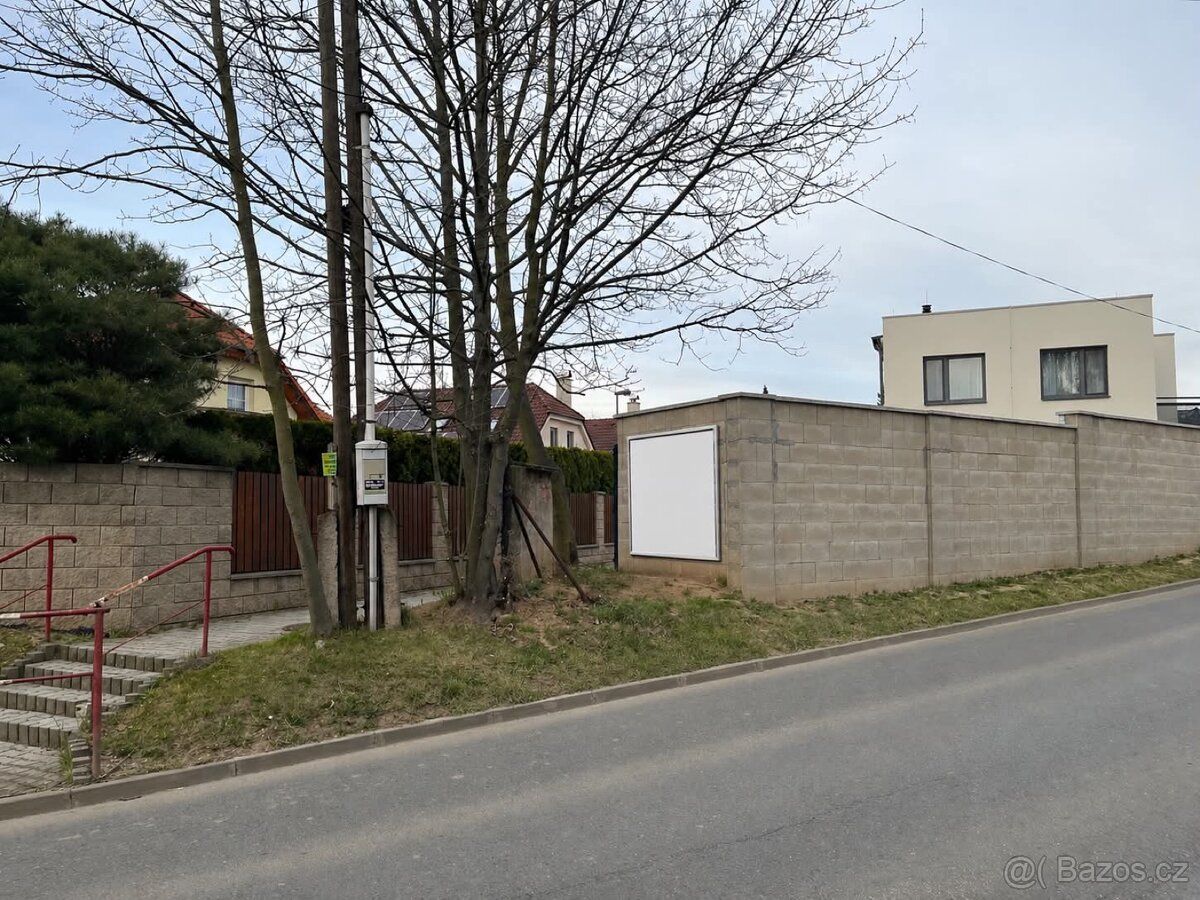 Nabízím reklamní prostor k pronajmu v Praze - Pitkovicich. P