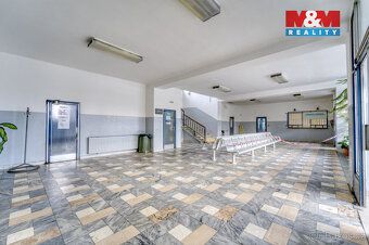 Pronájem komerčních prostor – 38 m² na autobusovém nádraží v