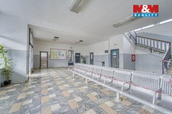 Pronájem komerčních prostor – 38 m² na autobusovém nádraží v