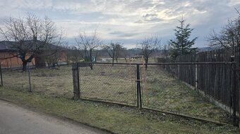 Prodám stavební pozemek v Dešově.
Pozemek je v klidné části 