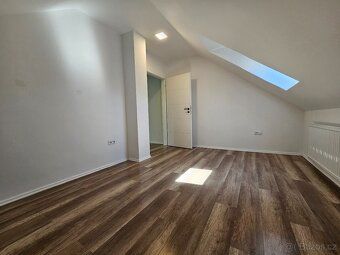Pronájem nadstandardního bytu 4+1 s klimatizací a parkováním