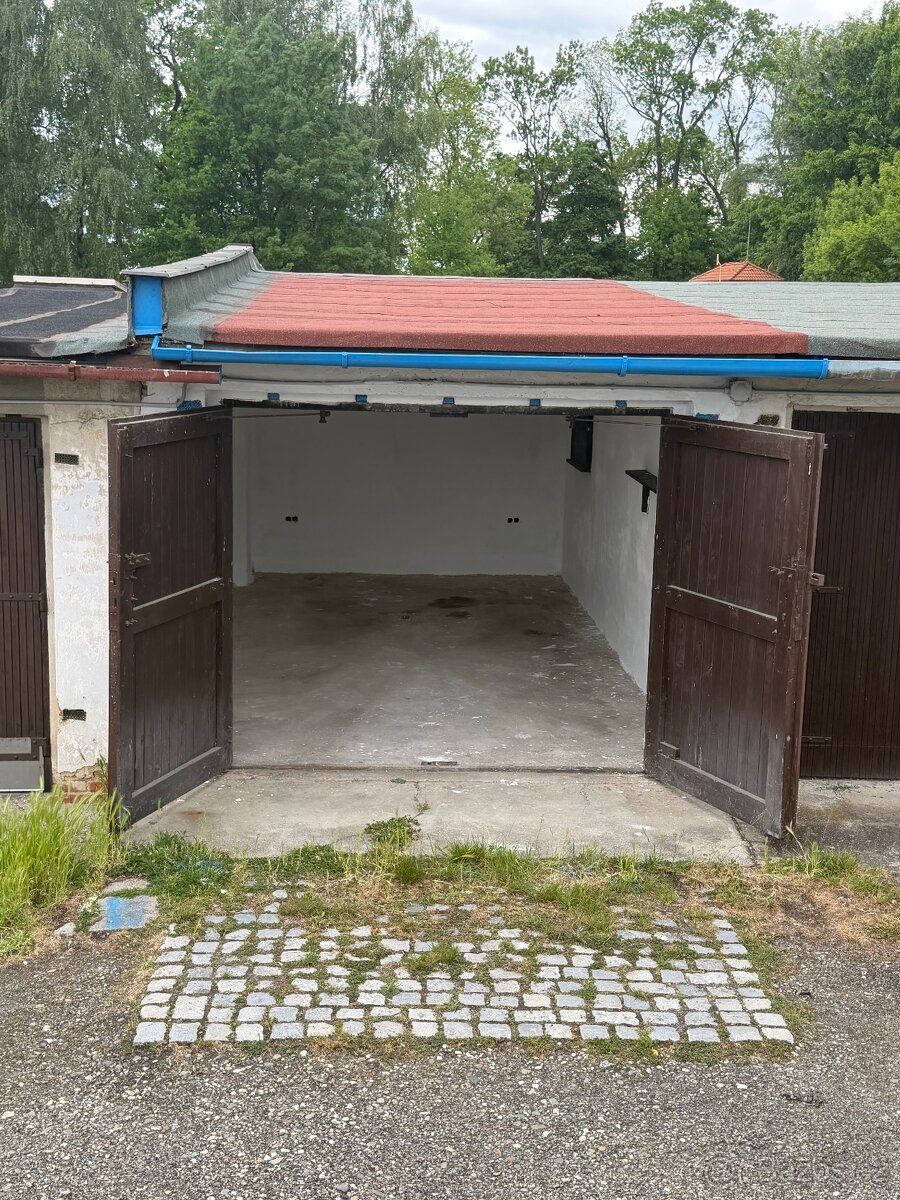 Nabízím k prodeji prostornou a udržovanou garáž o velikosti 
