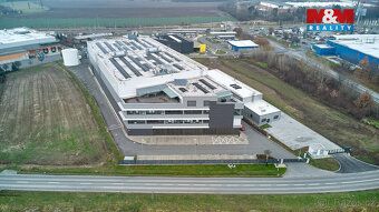 Administrativní a distribuční centrum je řešeno jako skladov