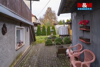 Nabízíme k prodeji velký, prostorný rodinný dům v klidné lok