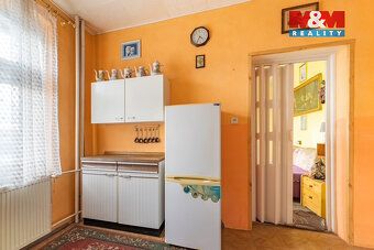 Nabízíme k prodeji velký, prostorný rodinný dům v klidné lok