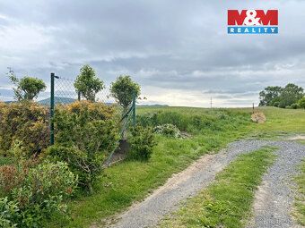 Nabízíme k prodeji pohlednou zahradu o rozloze 517 m² v Česk