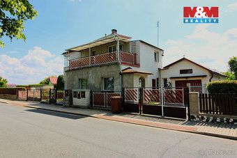 Nabízíme ke koupi 1/4 podílu na dvougeneračním rodinném domě