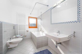 Nabízíme k pronájmu moderní rodinný dům o dispozici 4+kk se 