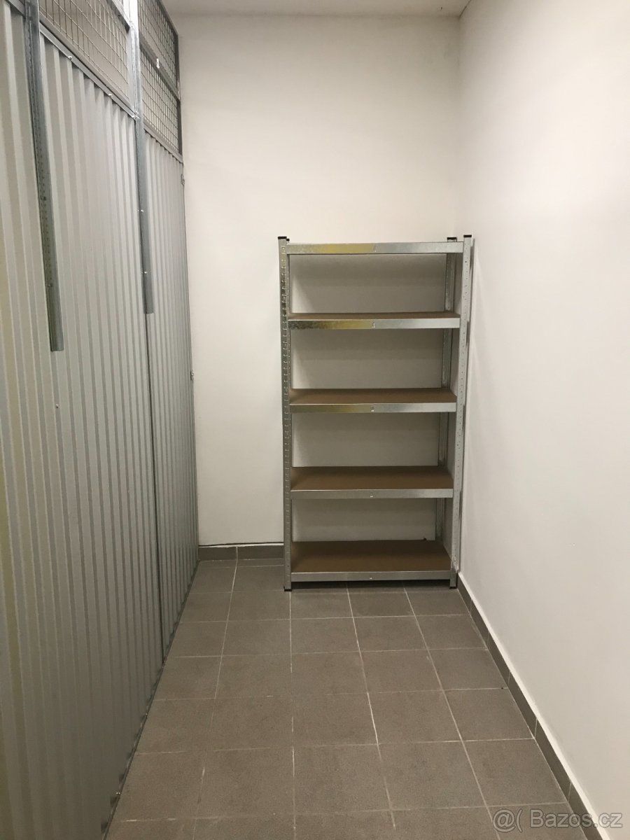 REZERVOVÁNO
Pronajmu skladovou kóji v centru města Krnova. K