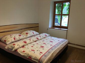 Nabízíme samostatnou část rodinného domu – vejmínek: 2 samos