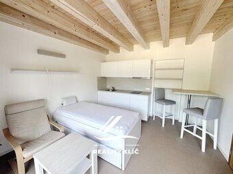 Luxusní pronájem mezonetového bytu 3+1, 95 m² – nádherné cen