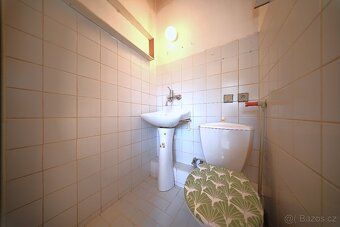 Pronájem 3 podlažního domu 5+1 o 187 m2 se 2 terasami a skle