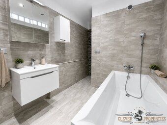 Ev.č. 00955 Nabízíme k prodeji moderní, pěkný a kompletně zr