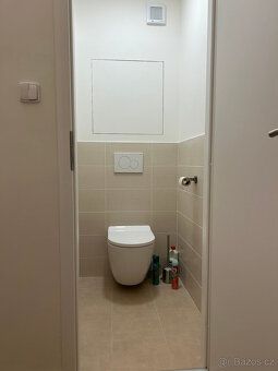 Nabízím k pronájmu slunný byt 3+1 o velikosti 65 m2 ve 12.pa
