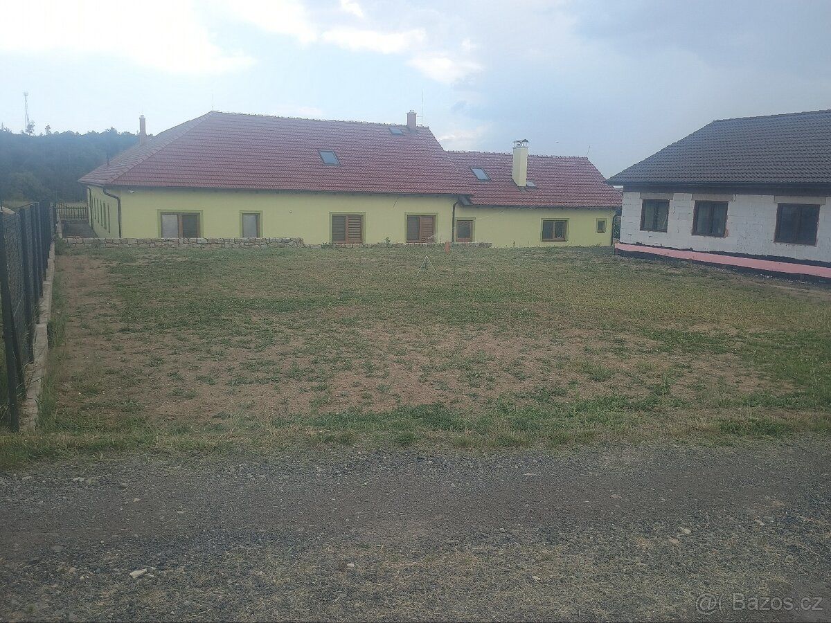 Nabízím k pronájmu stavební pozemek v Obci Plenkovice. Voda,