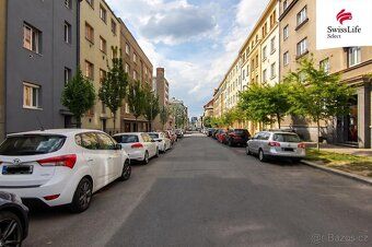 Hledáte byt, který nabízí soukromí menšího domu a zároveň vý