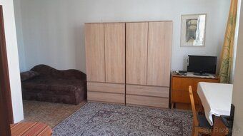Pronájem volného neprůchozího velkého pokoje , rozkládací po