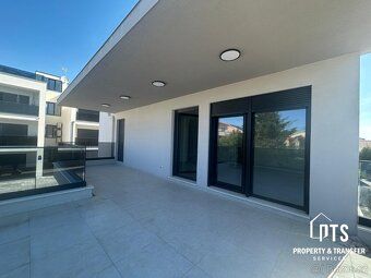 Prodává se nově postavený dvoupokojový penthouse, Trogir, Či