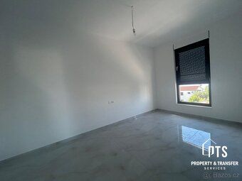 Prodává se nově postavený dvoupokojový penthouse, Trogir, Či