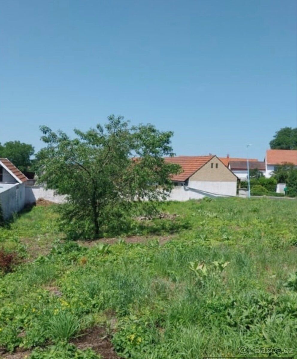 Obec Černouček, nedaleko Roudnice n.L 30km od Prahy, nedalek
