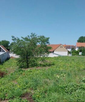 Obec Černouček, nedaleko Roudnice n.L 30km od Prahy, nedalek