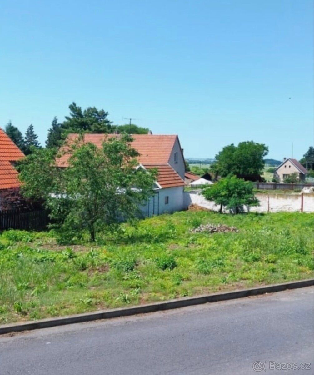 Obec Černouček, nedaleko Roudnice n.L 30km od Prahy, nedalek
