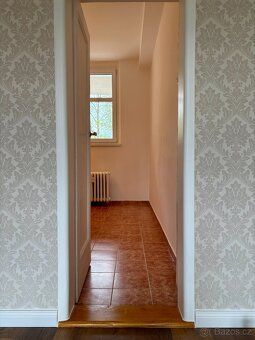 Hledáte bydlení, které kombinuje moderní pohodlí, klidnou lo