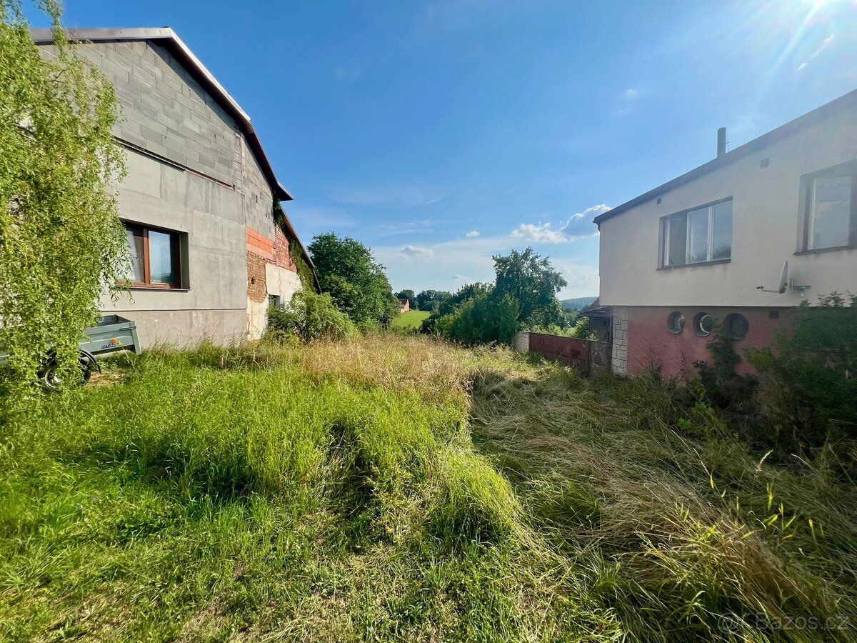 Nabízím k prodeji stavební pozemek o rozloze 1084 m², který 