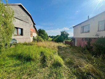 Nabízím k prodeji stavební pozemek o rozloze 1084 m², který 
