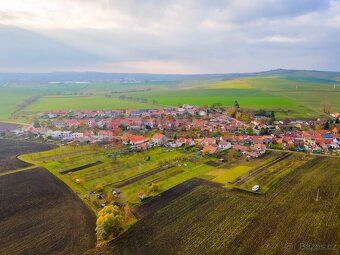 Nabízíme k prodeji pozemek o výměře 2 177 m2 v obci Němčany,