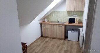 35m2, v podkroví. Parkovací místo, Cena 6000-7000 Kč/ měsíc,