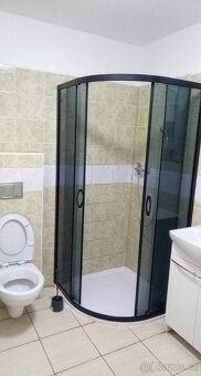 35m2, v podkroví. Parkovací místo, Cena 6000-7000 Kč/ měsíc,