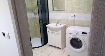 35m2, v podkroví. Parkovací místo, Cena 6000-7000 Kč/ měsíc,