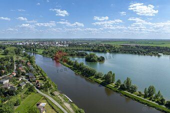 Nabízíme k prodeji stavební pozemek o výměře 1901 m2 v obci 