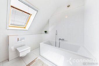 BYTOVÁ JEDNOTKA 4+1 VE DVOJDOMU S VLASTNÍ ZAHRADOU, TERASOU 