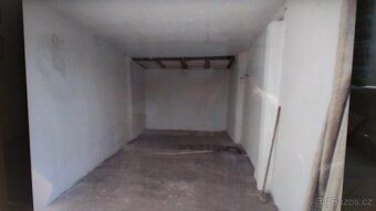 Zavedená a funkční 220v elektřina do obou garáží přes 12v tr