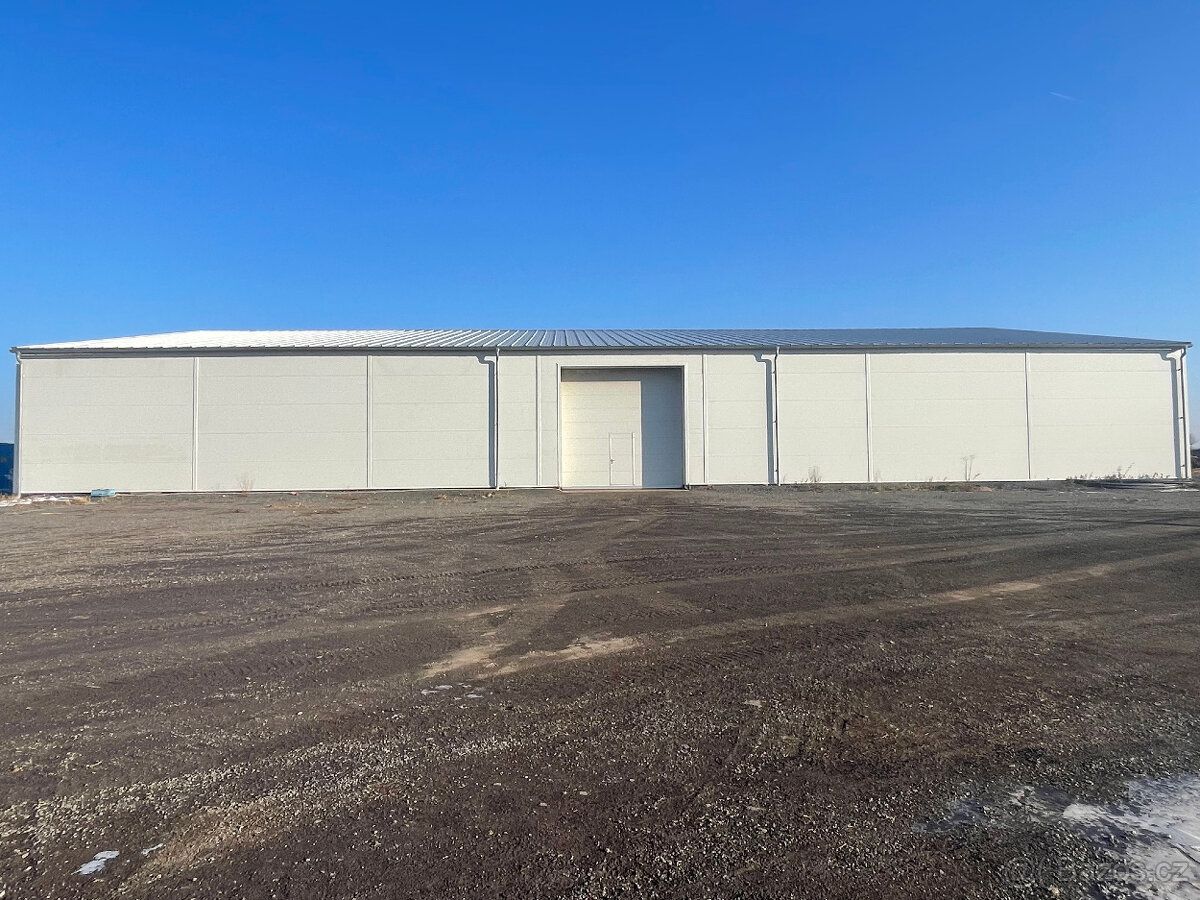 Pronajmu, prodám areál se zateplenou skladovací halou o rozm