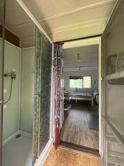 Prodám upravenou stavební buňku (16 m2) s obytnou částí s ka