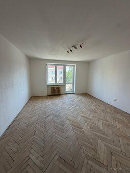 Nabízíme k dlouhodobému pronájmu byt 2+1 se dvěma balkony. P