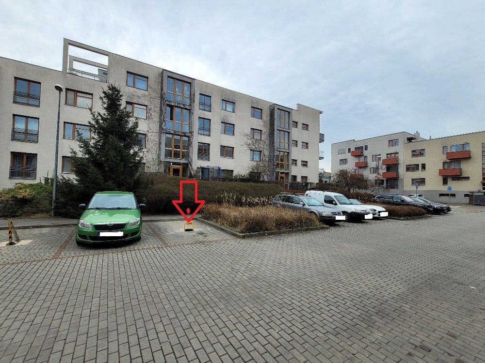 Nabízím pronájem soukromého parkovacího stání v ulici Aleny 