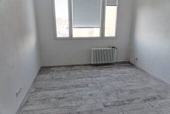 Pronajmu světlý a kompletně zrekonstruovaný byt 1+1 o veliko