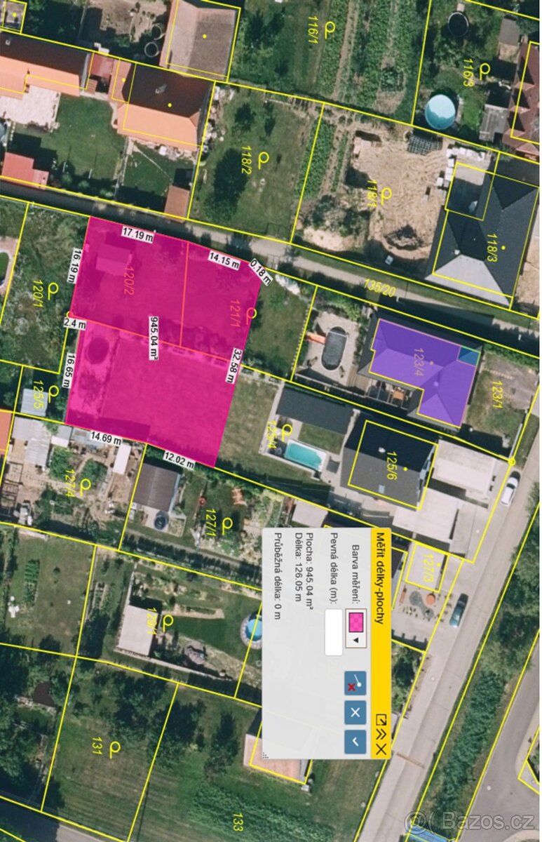 PRODEJ - Slunný pozemek 945 m² v centru obce Chvalovice (okr