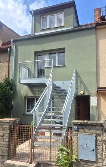 Nabízíme Vám k pronájmu světlý mezonetový byt 2+1 o velikost