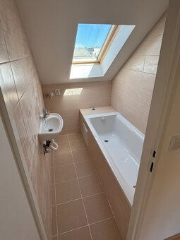 Nabízíme Vám k pronájmu světlý mezonetový byt 2+1 o velikost