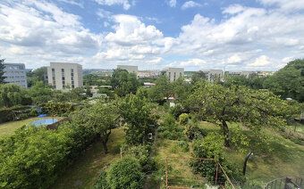 Nabízíme Vám k pronájmu světlý mezonetový byt 2+1 o velikost