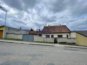 Ve výhradním zastoupení majitelů nabízíme k prodeji rodinný 