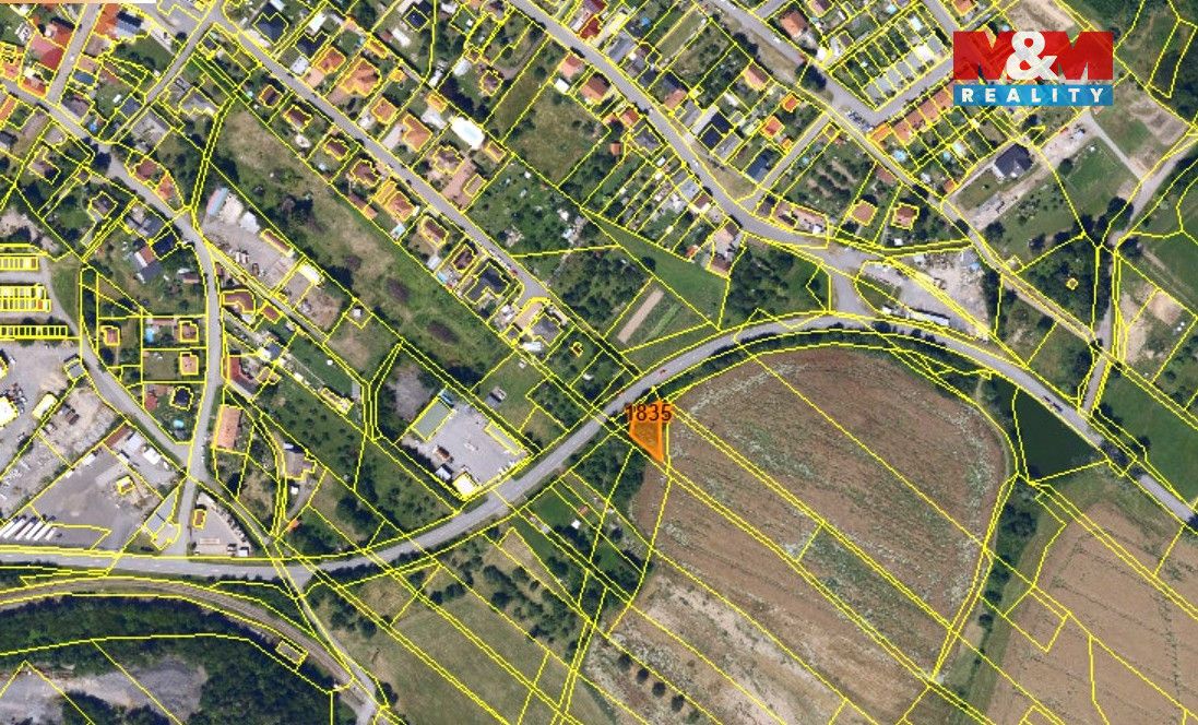 Nabízíme k prodeji pozemek o výměře 253 m² v katastru obce S