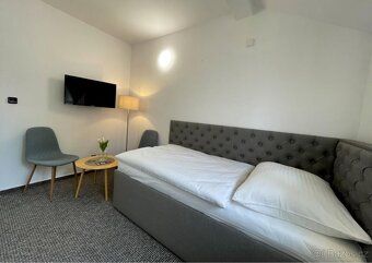 Prodej hotelu Colchi - 13 pokoju-32 luzek V prizemi velka za
