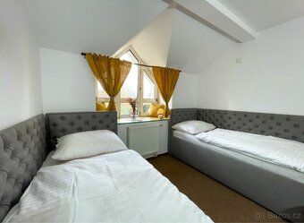 Prodej hotelu Colchi - 13 pokoju-32 luzek V prizemi velka za