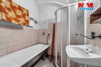 Nabízíme k prodeji ideální podíl 3/4 na samostatně stojícím 